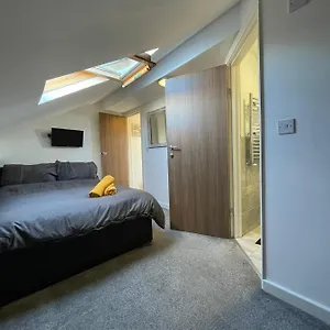 Veronica's Homestay Leeds (West Yorkshire)